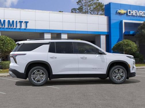 Polar White 2026 Chevrolet Traverse LT