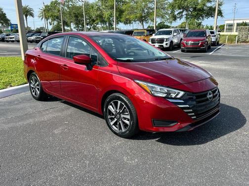 Scarlet Ember 2025 Nissan Versa 1.6 SV