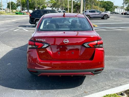 Scarlet Ember 2025 Nissan Versa 1.6 SV