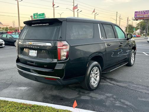 2023 Chevrolet Suburban LT