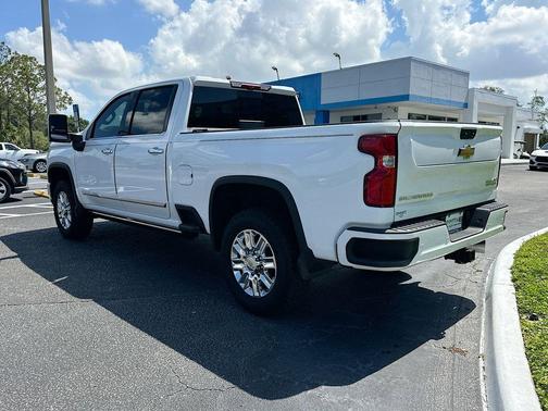 Summit White 2024 Chevrolet Silverado 2500 High Country