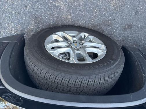 Mosaic Black Metallic 2023 Chevrolet Traverse LS