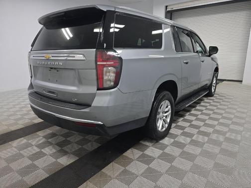 2024 Chevrolet Suburban LT