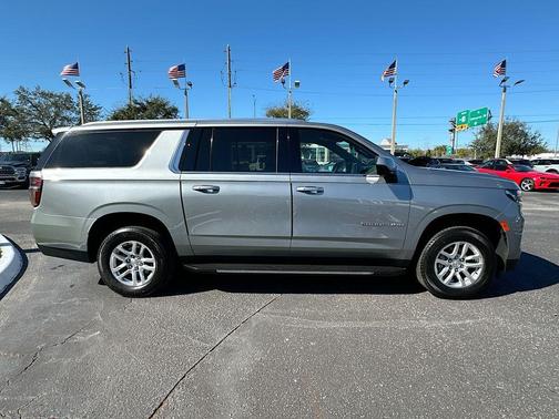 2024 Chevrolet Suburban LT