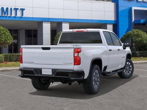 Summit White 2026 Chevrolet Silverado 2500 Custom