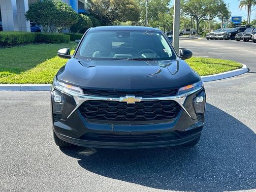 Mosaic Black Metallic 2024 Chevrolet Trax LS