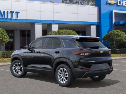 Mosaic Black Metallic 2026 Chevrolet Trailblazer LS