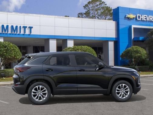 Mosaic Black Metallic 2026 Chevrolet Trailblazer LS