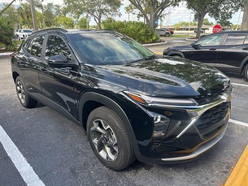 Mosaic Black Metallic 2024 Chevrolet Trax LT