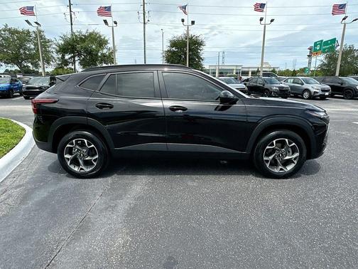 Mosaic Black Metallic 2024 Chevrolet Trax LT