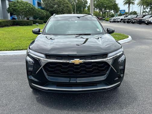 Mosaic Black Metallic 2024 Chevrolet Trax LT