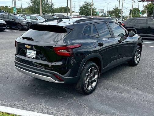Mosaic Black Metallic 2024 Chevrolet Trax LT