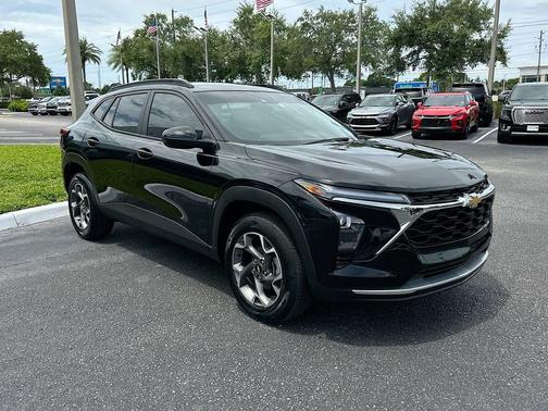 Mosaic Black Metallic 2024 Chevrolet Trax LT