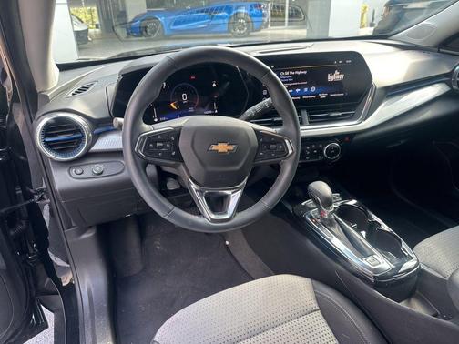 Mosaic Black Metallic 2024 Chevrolet Trax LT