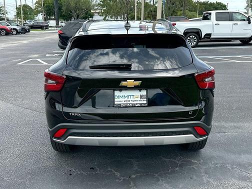 Mosaic Black Metallic 2024 Chevrolet Trax LT