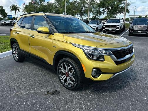 Starbright Yellow 2023 Kia Seltos SX