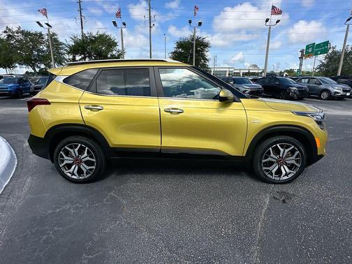 Starbright Yellow 2023 Kia Seltos SX