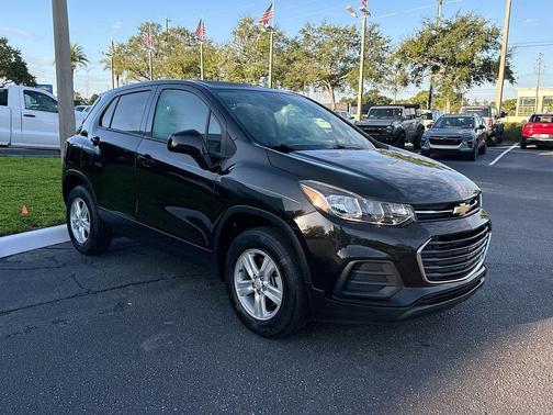 Mosaic Black Metallic 2022 Chevrolet Trax LS