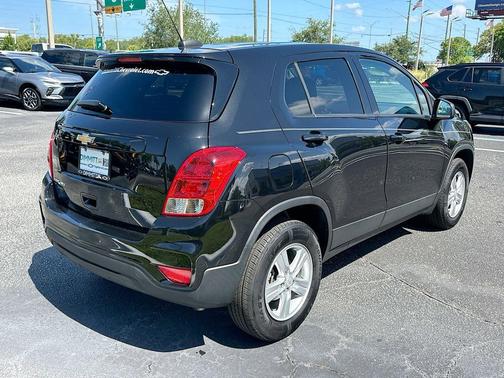 Mosaic Black Metallic 2022 Chevrolet Trax LS
