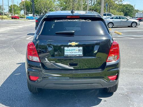 Mosaic Black Metallic 2022 Chevrolet Trax LS