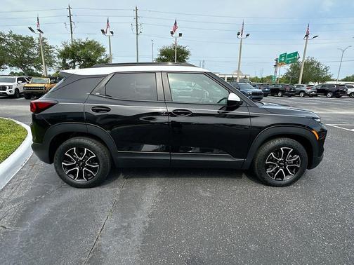 Mosaic Black Metallic 2024 Chevrolet Trailblazer ACTIV