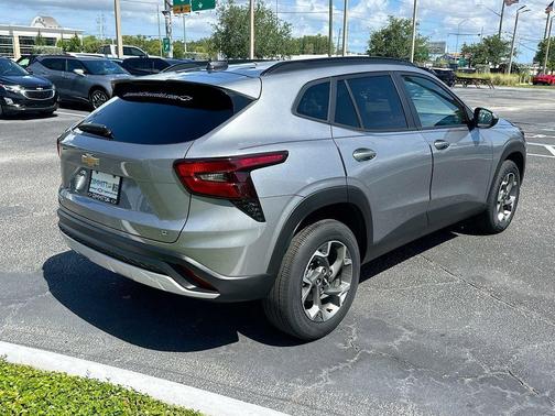 Sterling Gray Metallic 2025 Chevrolet Trax LT