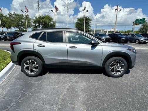 Sterling Gray Metallic 2025 Chevrolet Trax LT