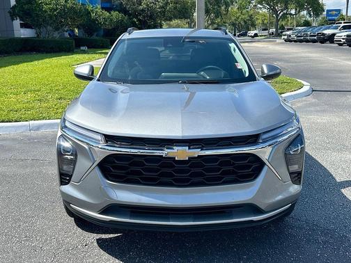 Sterling Gray Metallic 2025 Chevrolet Trax LT