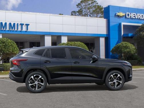 Mosaic Black Metallic 2026 Chevrolet Trax 1RS