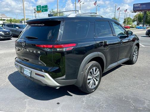 Super Black 2025 Nissan Pathfinder SL