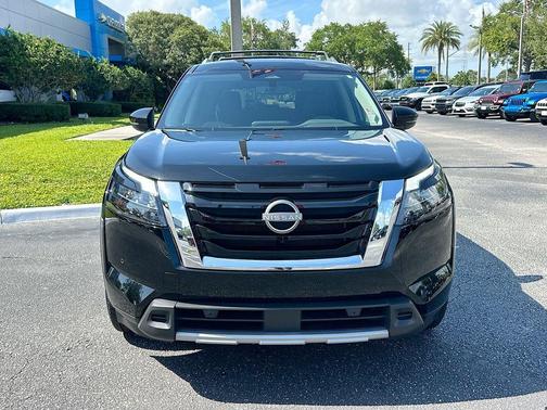 Super Black 2025 Nissan Pathfinder SL