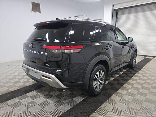 Super Black 2025 Nissan Pathfinder SL