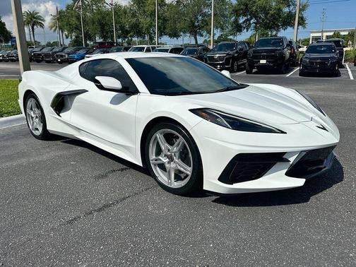 Arctic White 2024 Chevrolet Corvette Stingray w/2LT