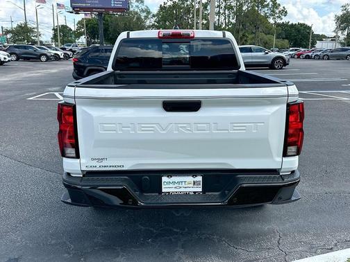 Summit White 2025 Chevrolet Colorado WT