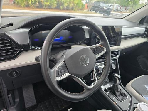 Deep Black Pearl Effect 2025 Volkswagen Taos 1.5T S