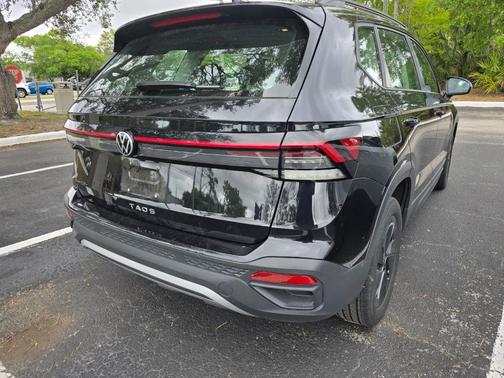 Deep Black Pearl Effect 2025 Volkswagen Taos 1.5T S