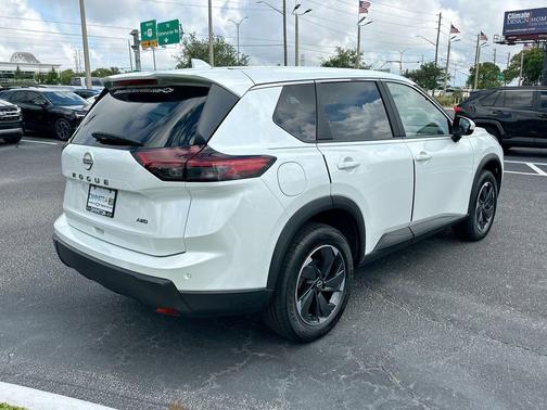Everest White P 2025 Nissan Rogue SV