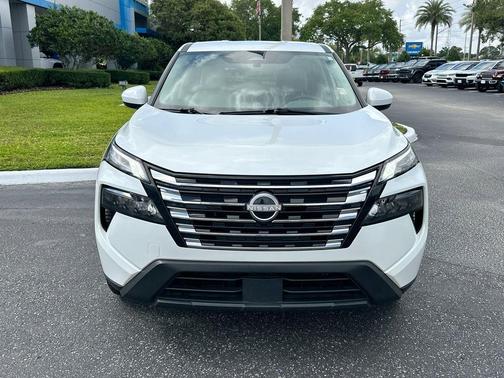 Everest White P 2025 Nissan Rogue SV