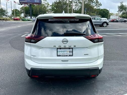 Everest White P 2025 Nissan Rogue SV