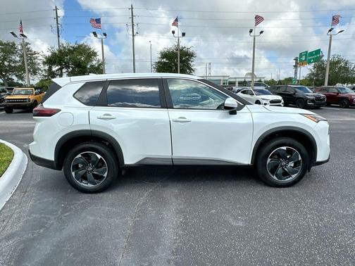 Everest White P 2025 Nissan Rogue SV