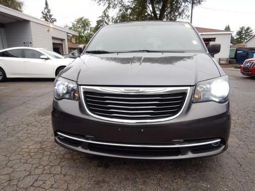 2016 Chrysler Town & Country S