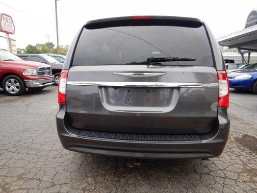 2016 Chrysler Town & Country S