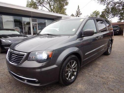 2016 Chrysler Town & Country S