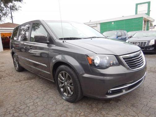 2016 Chrysler Town & Country S