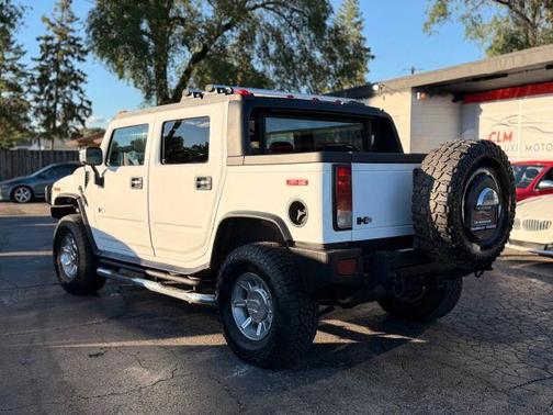 White 2005 Hummer H2 SUT