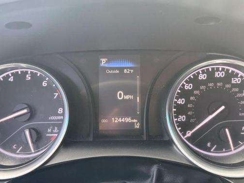 White 2018 Toyota Camry SE