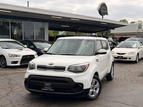 White 2018 Kia Soul Base