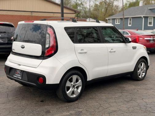 White 2018 Kia Soul Base