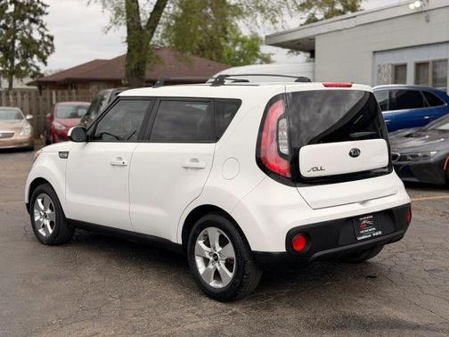 White 2018 Kia Soul Base