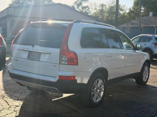 White 2011 Volvo XC90 3.2